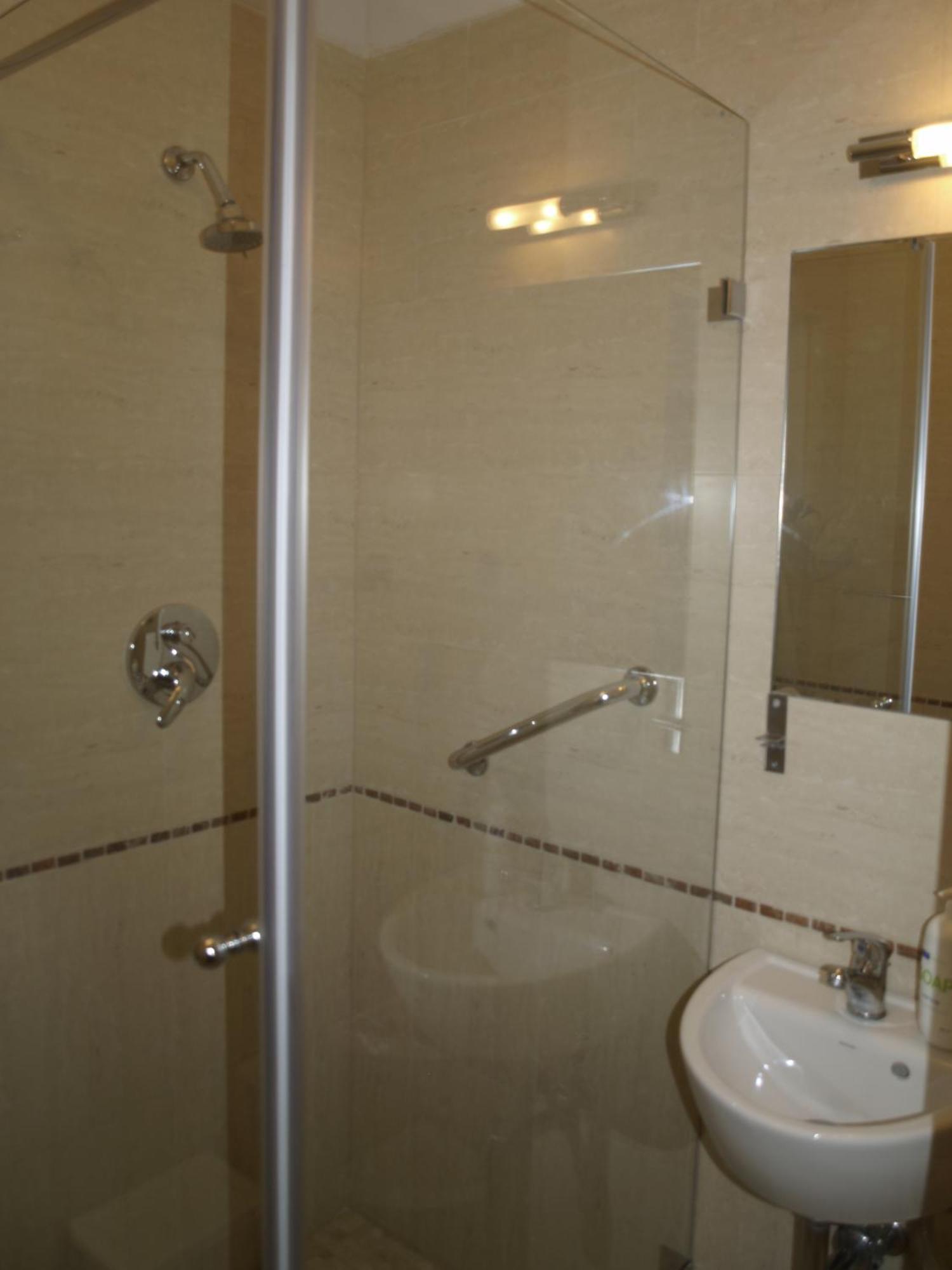 Krzysin Hotell Podkowa Leśna Rum bild